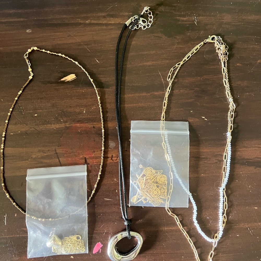Elegant Gold and Black Necklace Set